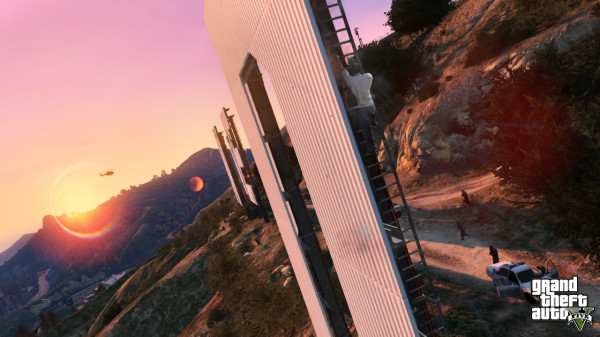 official-screenshot-trevor-scales-the-vinewood-sign.jpg