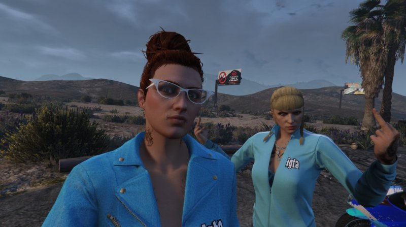 2018-04-03_CrewBlue1 selfie with delilah.jpg